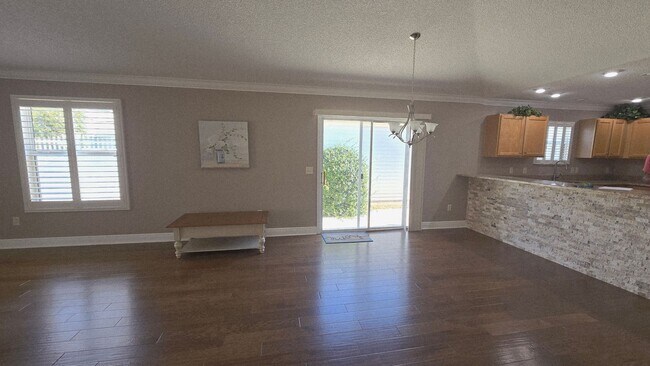 Building Photo - 2 bedroom 2 bath located in Ashleigh Villas