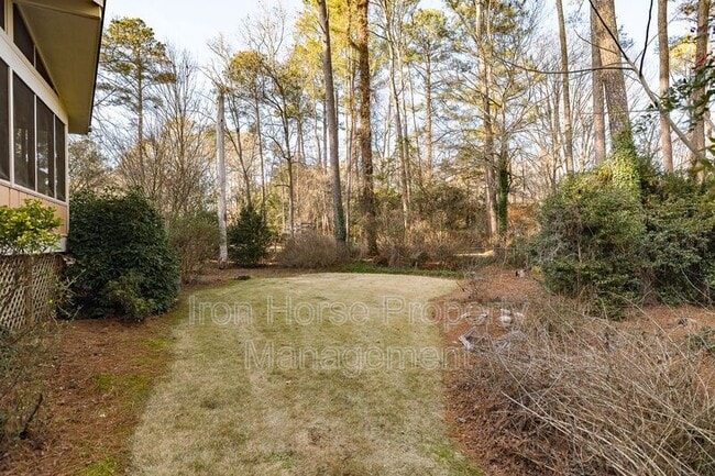 Building Photo - 265 Ponderosa Dr