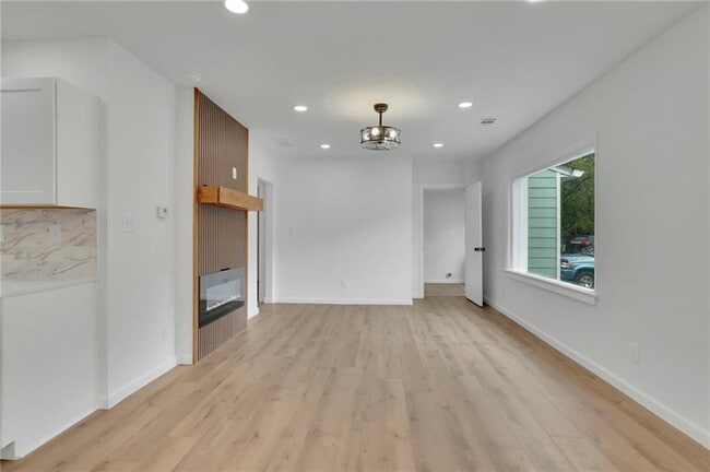 Building Photo - 808 S Park Dr