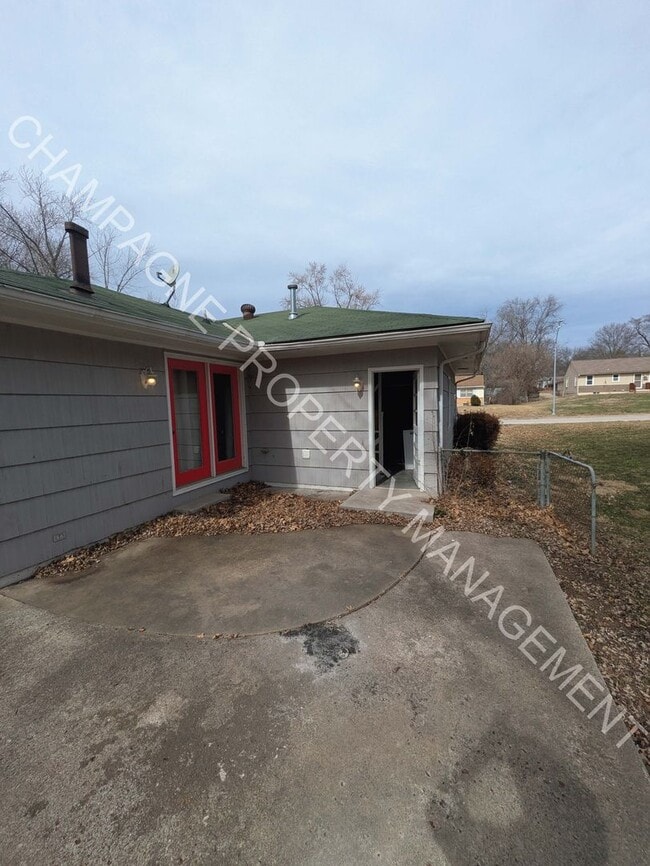 Building Photo - Single Family Home in KC