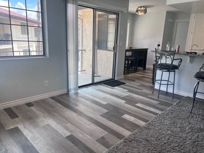 Building Photo - 1BR Furnished Recent Remodeled!!