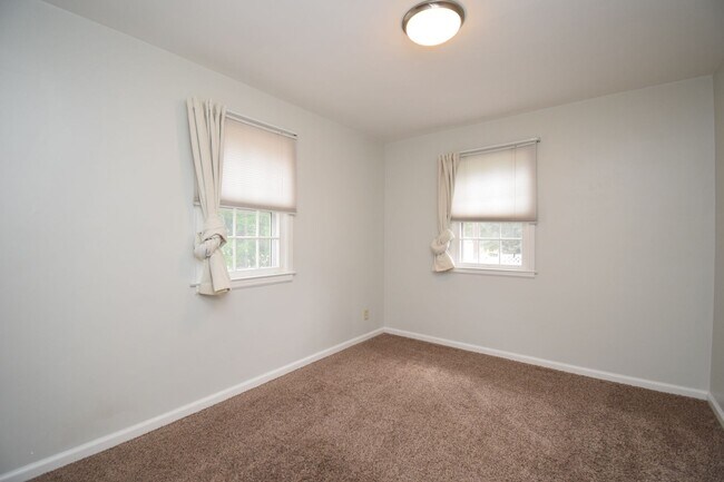 Building Photo - 5806 Highland Dr