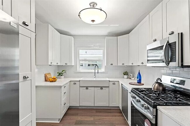 Building Photo - Heights updated bungalow - price reduced!