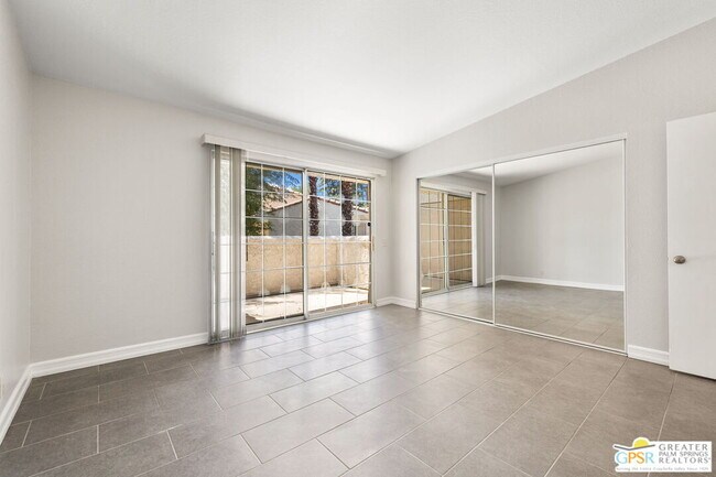 Building Photo - 505 S Farrell Dr