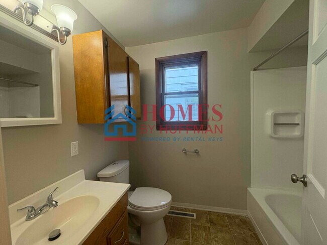 Building Photo - Four Bedroom House | Detached Garage