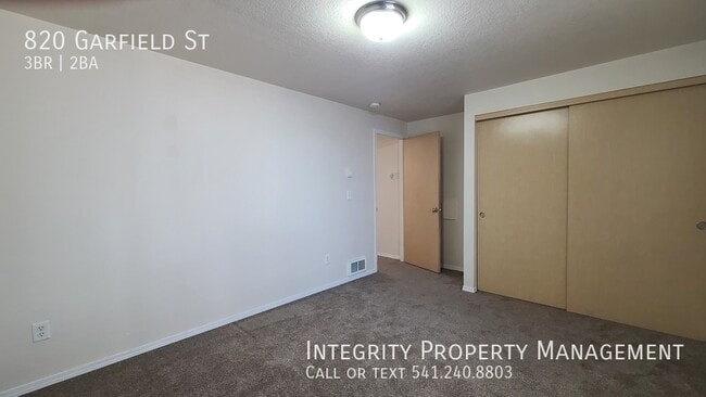 Building Photo - 820 Garfield St