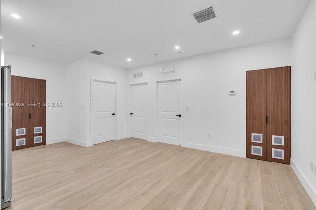 Building Photo - 1037 NW 2nd St