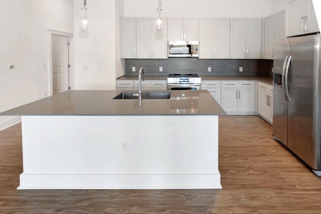 Building Photo - 650 E Brooklyn Vlg Ave