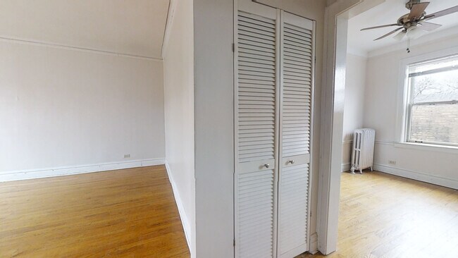 Building Photo - 822 Reba-R1-2S