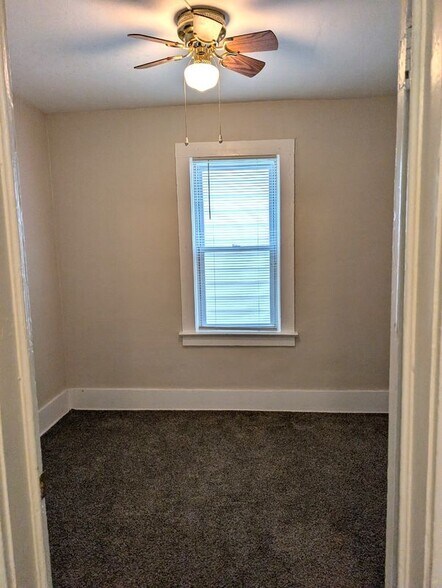 Building Photo - 553 Penora St