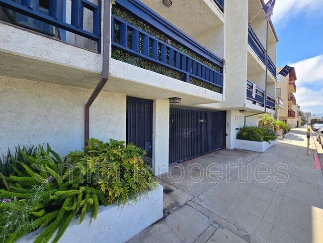 Building Photo - 320 Hermosa Ave