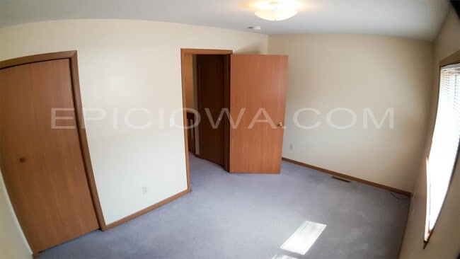 Building Photo - 1320 Daleview Dr