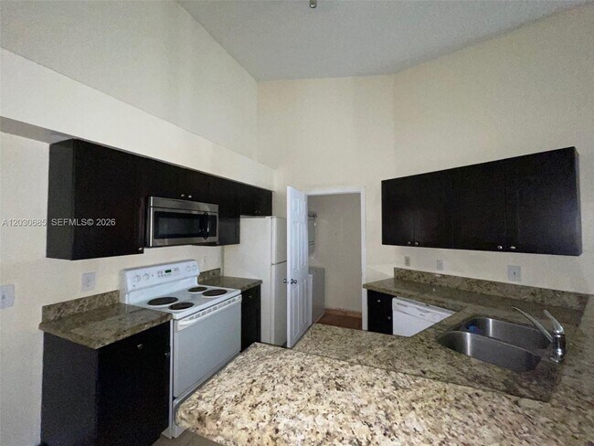 Building Photo - 9999 Summerbreeze Dr