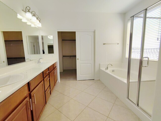 Building Photo - 10095 Lady Apple Dr