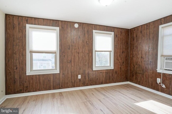 Building Photo - 19 E Millbrooke Ave