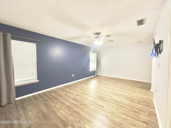 Building Photo - 204 Candlebark Dr