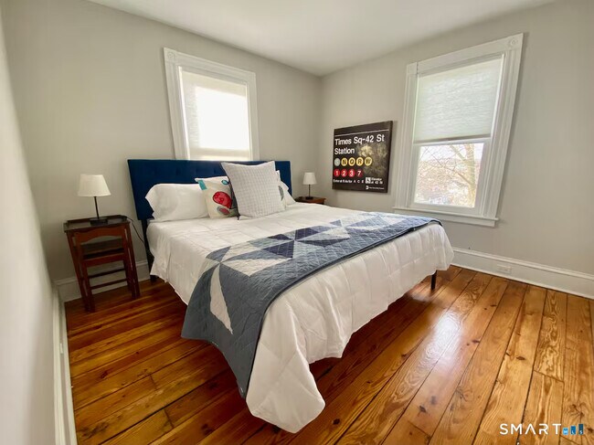 Building Photo - 27 Quintard Ave