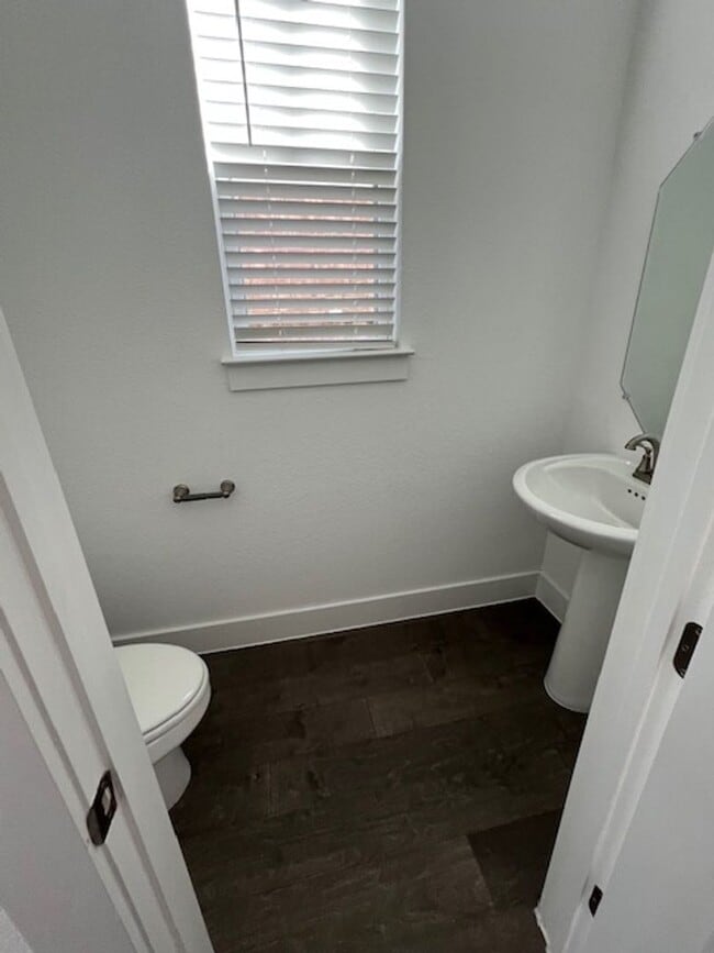 Building Photo - 3 Bdrm, 2 1/2 bath in Parmer Ranch Neighborhood