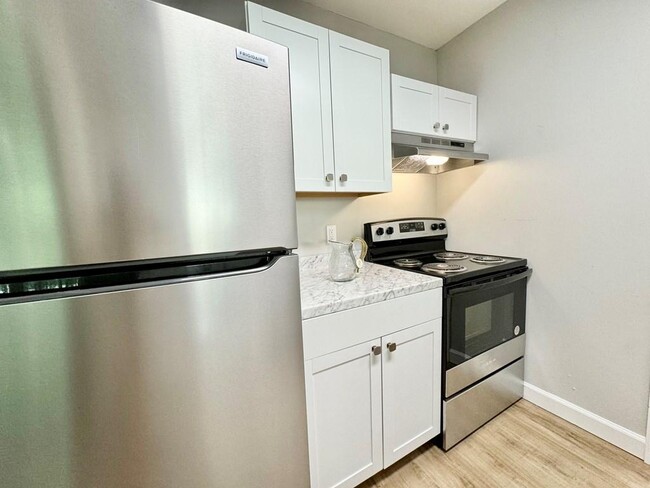 Building Photo - 413 Canna Dr