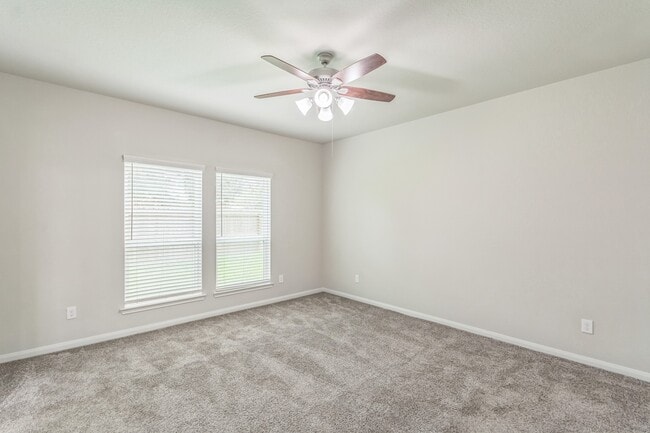 Building Photo - 303 Woodhaven Dr