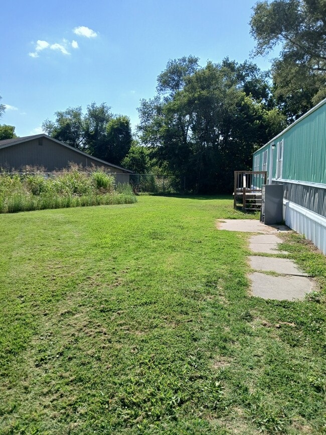 Building Photo - Mobile Home for Sale or Rent