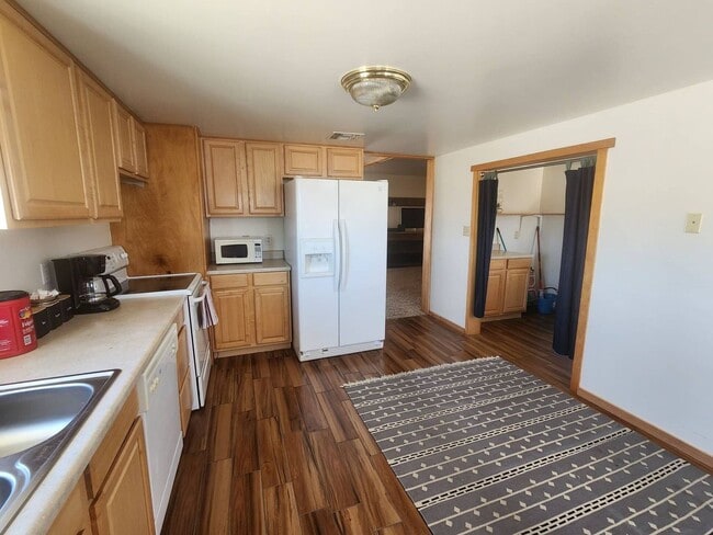 Building Photo - Beautifully Unique 3 bedroom 2 bath Home