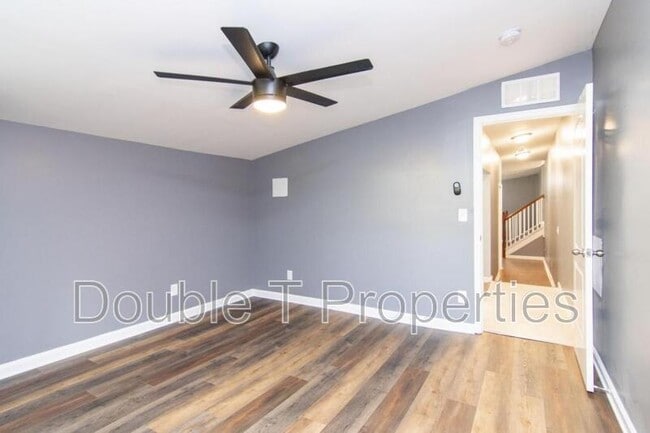 Building Photo - 3405 Pebble Dr