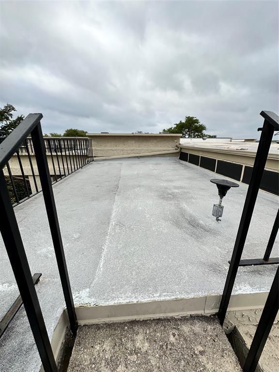 Building Photo - 5916 Lago Vista Way