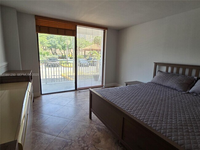 Building Photo - 210 174th St