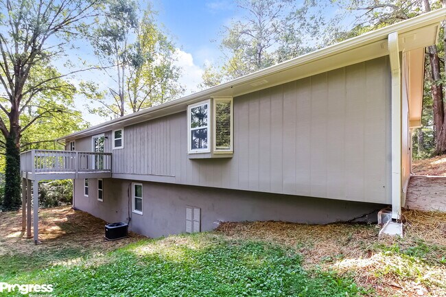 Building Photo - 632 Country Club Dr