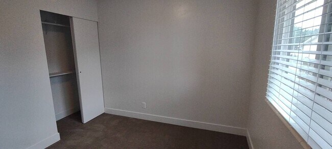 Building Photo - Charming Layton Home