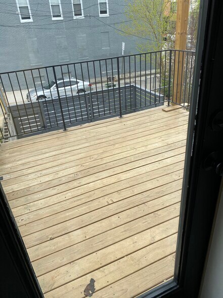 Building Photo - 1805 Saint Paul St