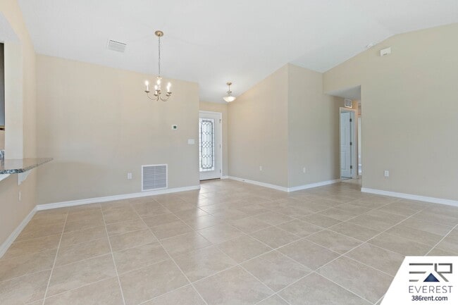 Building Photo - FULLY FENCED 3/2/2 IN DESIRABLE QUAIL HOLLOW