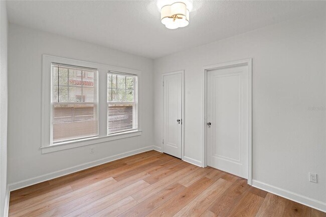 Building Photo - 2222 N Ridgewood Ave
