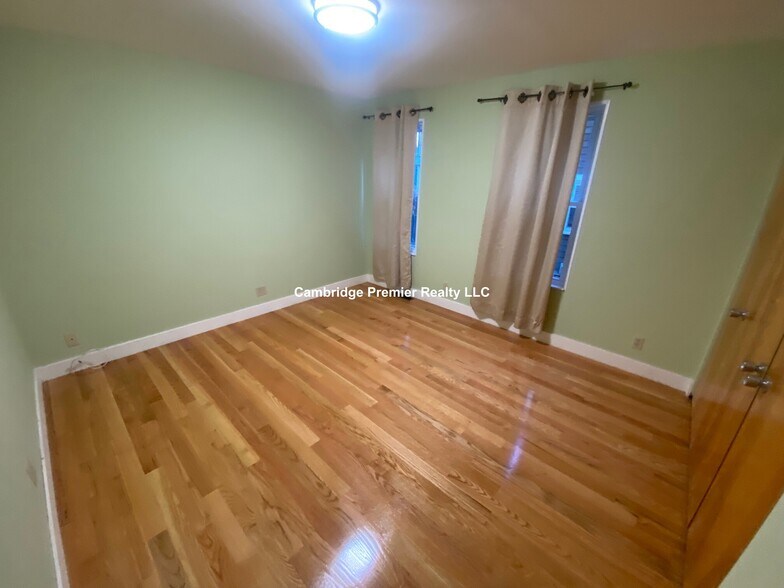 Building Photo - 10 Packard Ave