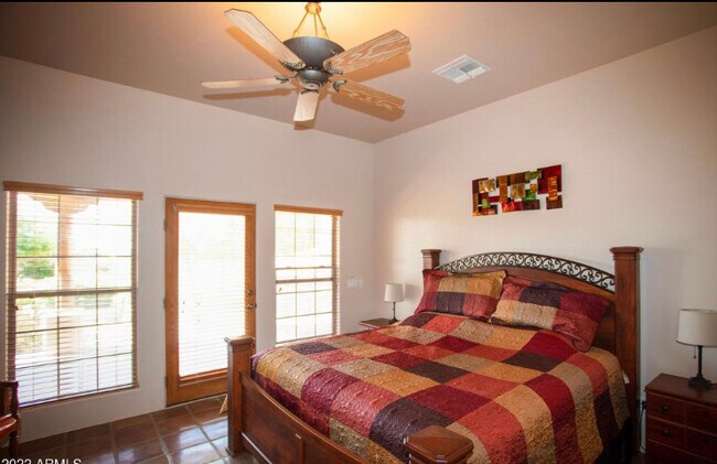 Building Photo - 19725 W Meadowbrook Ave