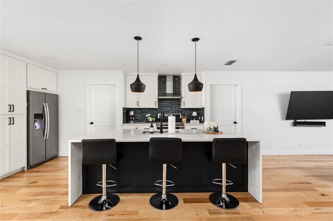 Building Photo - 8704 Clarewood Dr