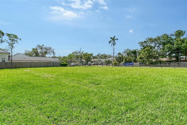 Building Photo - 1738 Siesta Dr
