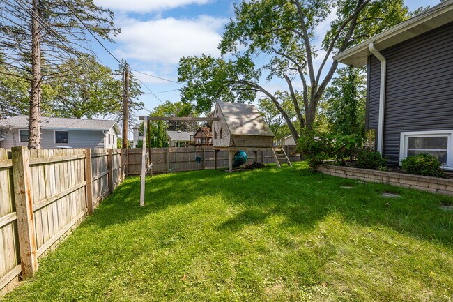 Building Photo - 1024 Catalpa Ln