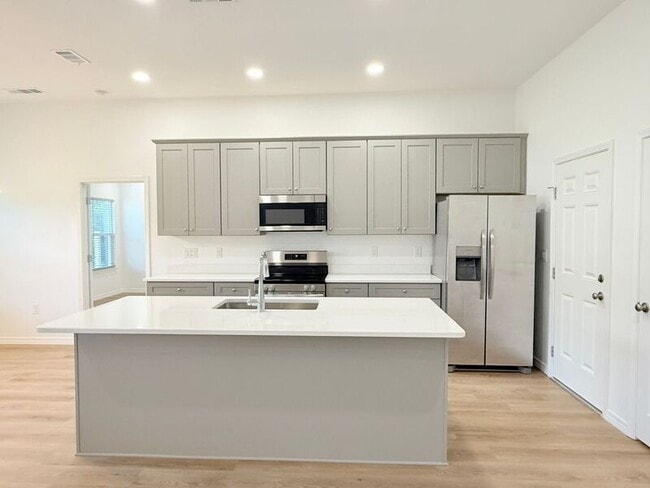 Building Photo - 3384 Hudson Bend