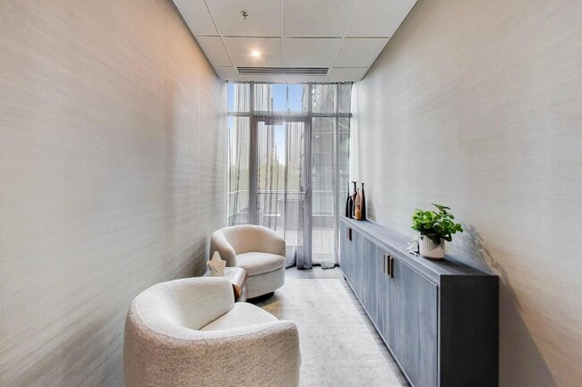 Building Photo - 201 N Westshore Dr