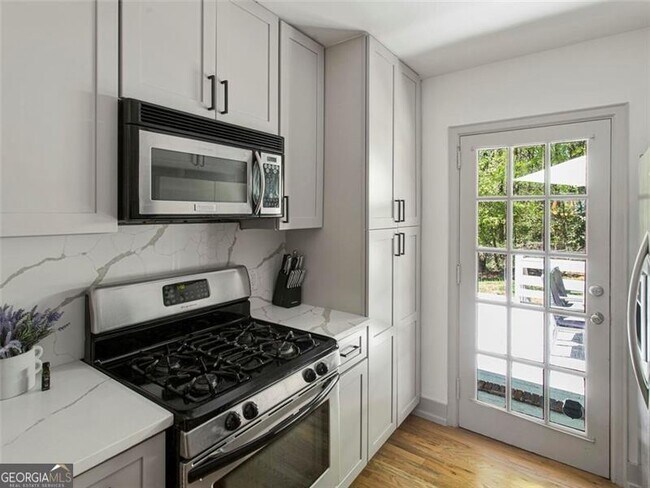 Building Photo - 1572 Berkeley Ln NE