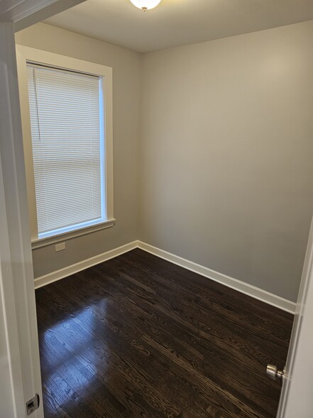 Building Photo - 7627 S King Dr
