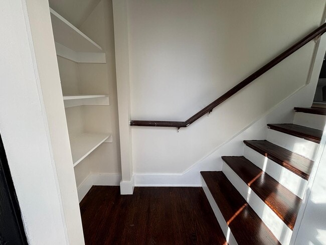 Building Photo - 2 Scofield Pl