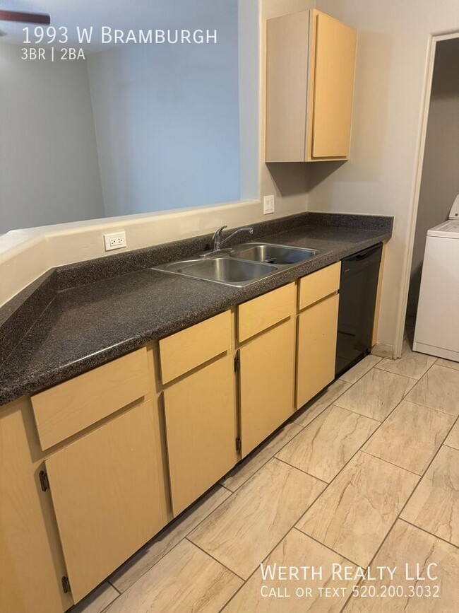 Building Photo - Newly Remodeled 3 bed/2 bath in Enchanted ...