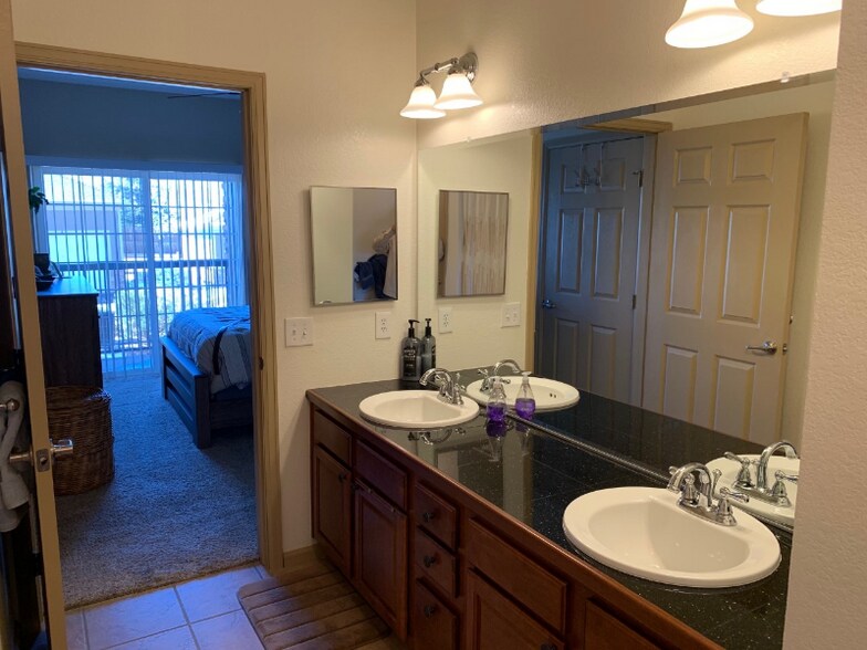 Building Photo - 2855 Blue Sky Cir