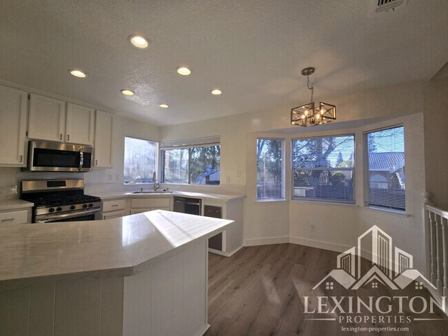 Building Photo - Beautifully Updated, 4BD/3BA, Home in Rocklin – Excellent Location!