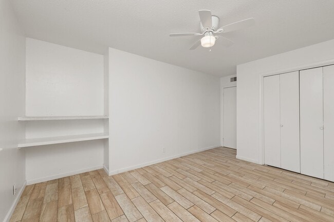 Building Photo - Spacious 3 bedroom, 2 bathroom home in the...