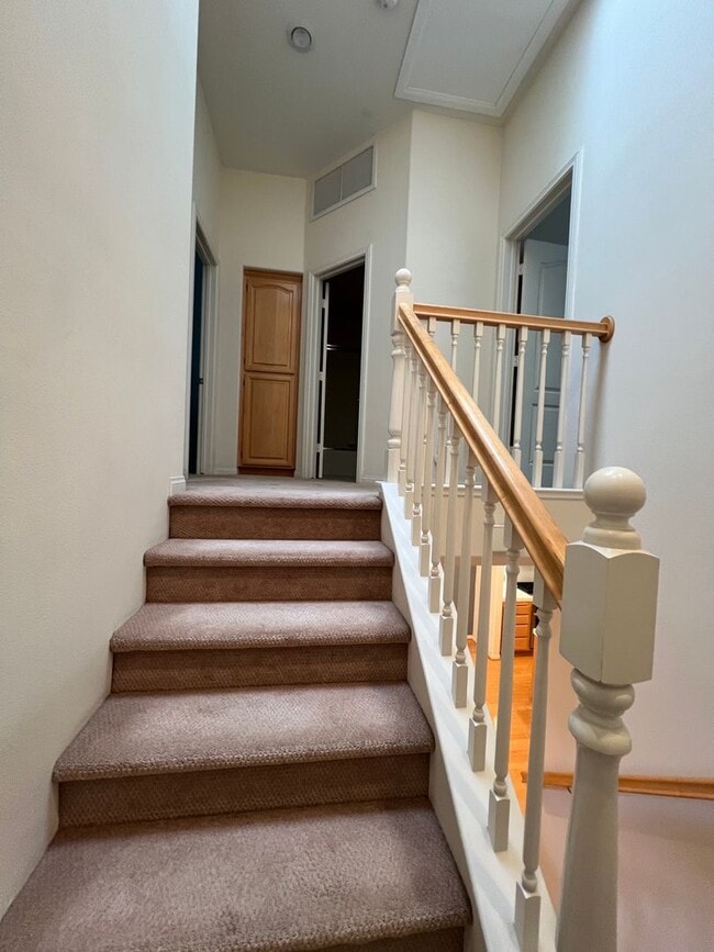 Building Photo - Amazing Downtown Torrance! - 3 bd / 2.5 ba...