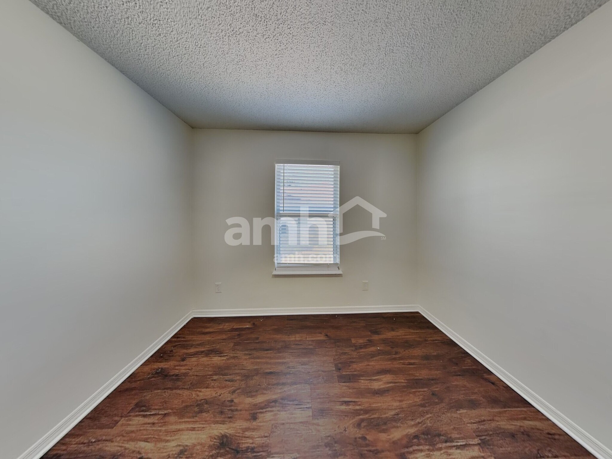 Building Photo - 2063 Forest Gate Dr W